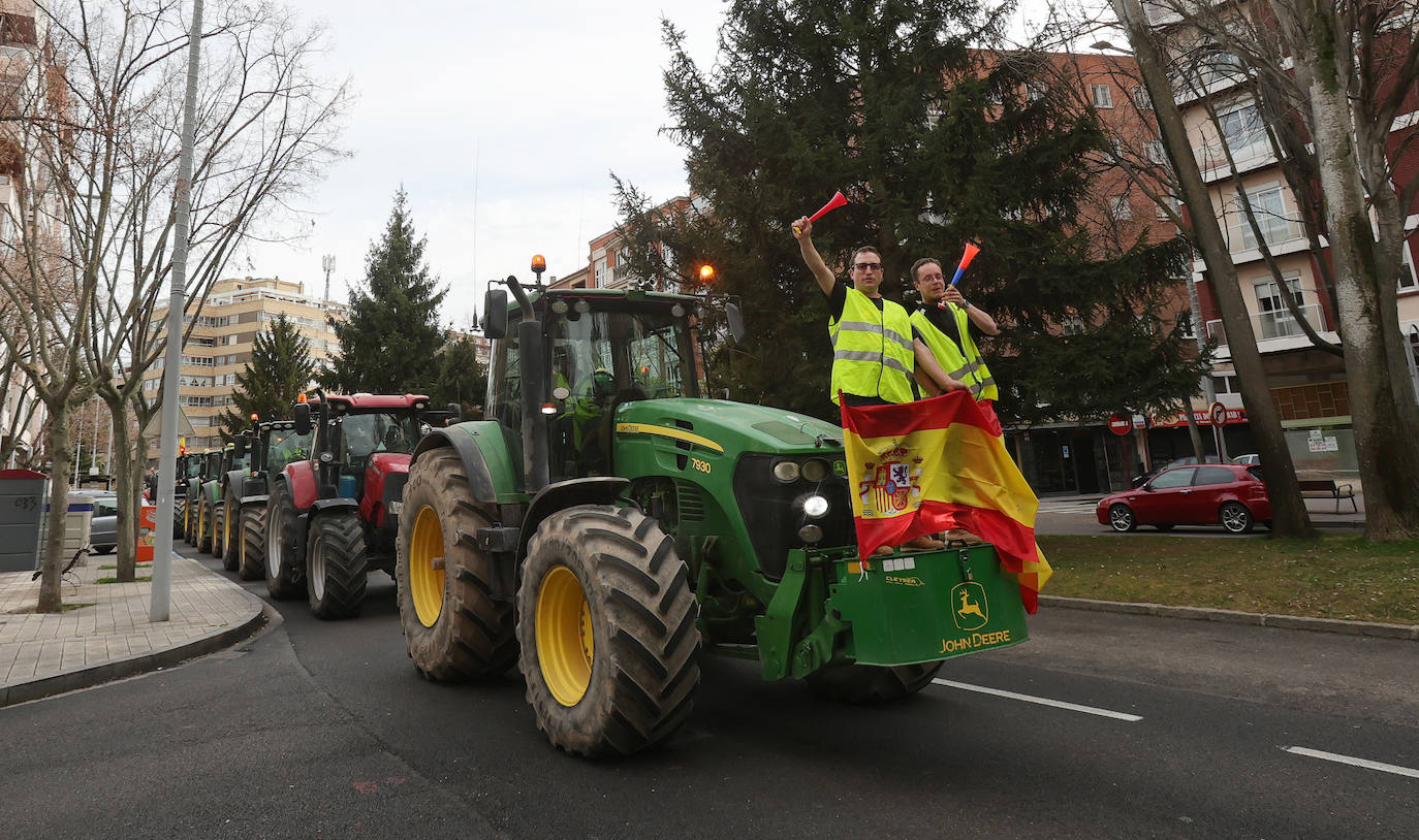 El centro de la ciudad de Palencia, tomado por los tractores