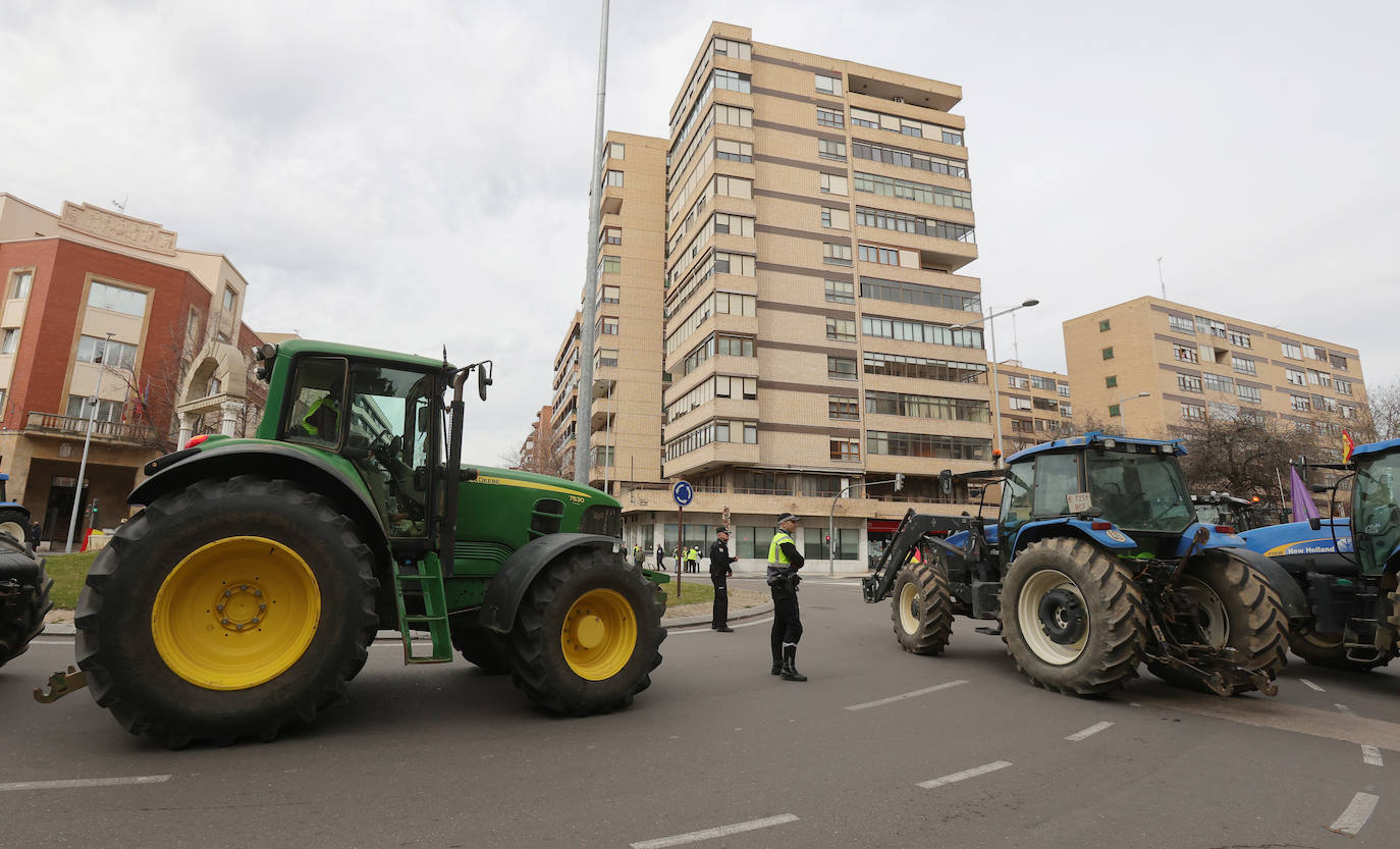 El centro de la ciudad de Palencia, tomado por los tractores