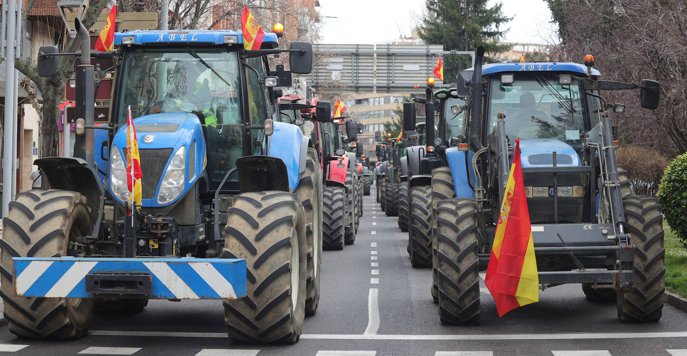 El centro de la ciudad de Palencia, tomado por los tractores