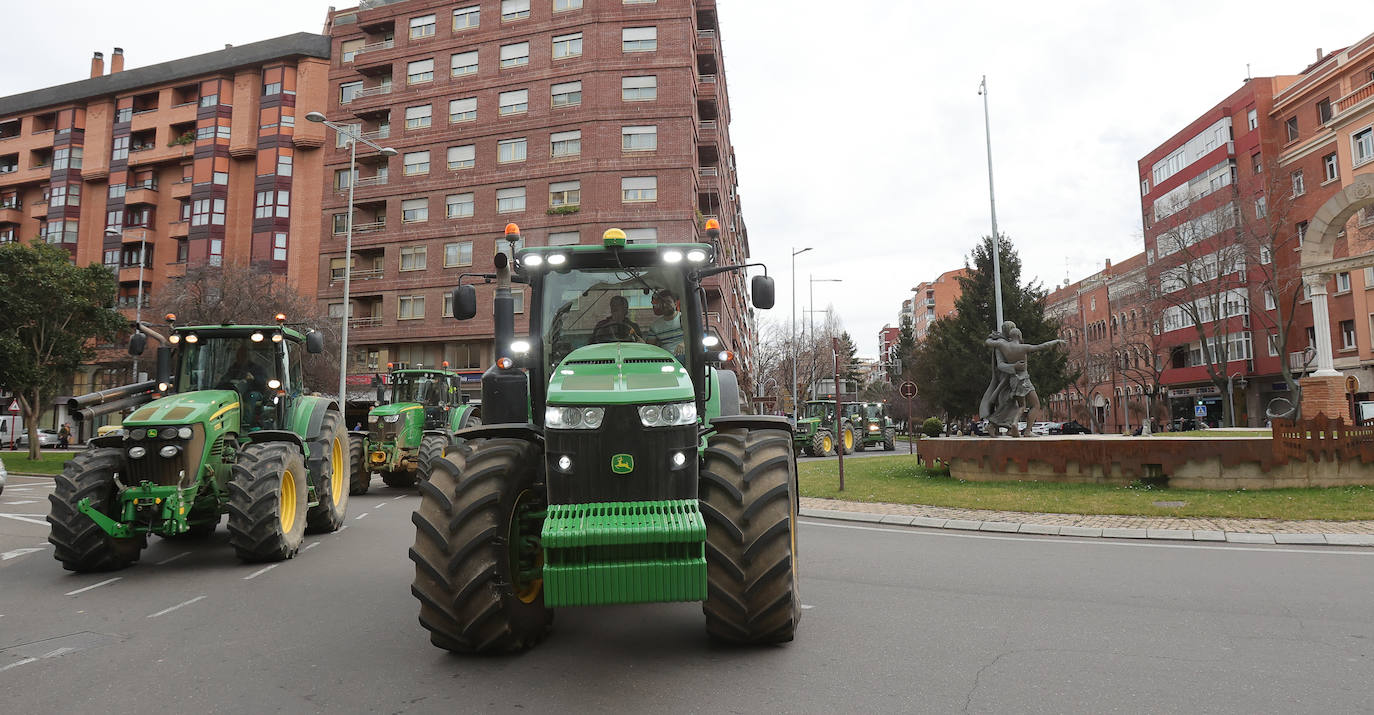 El centro de la ciudad de Palencia, tomado por los tractores