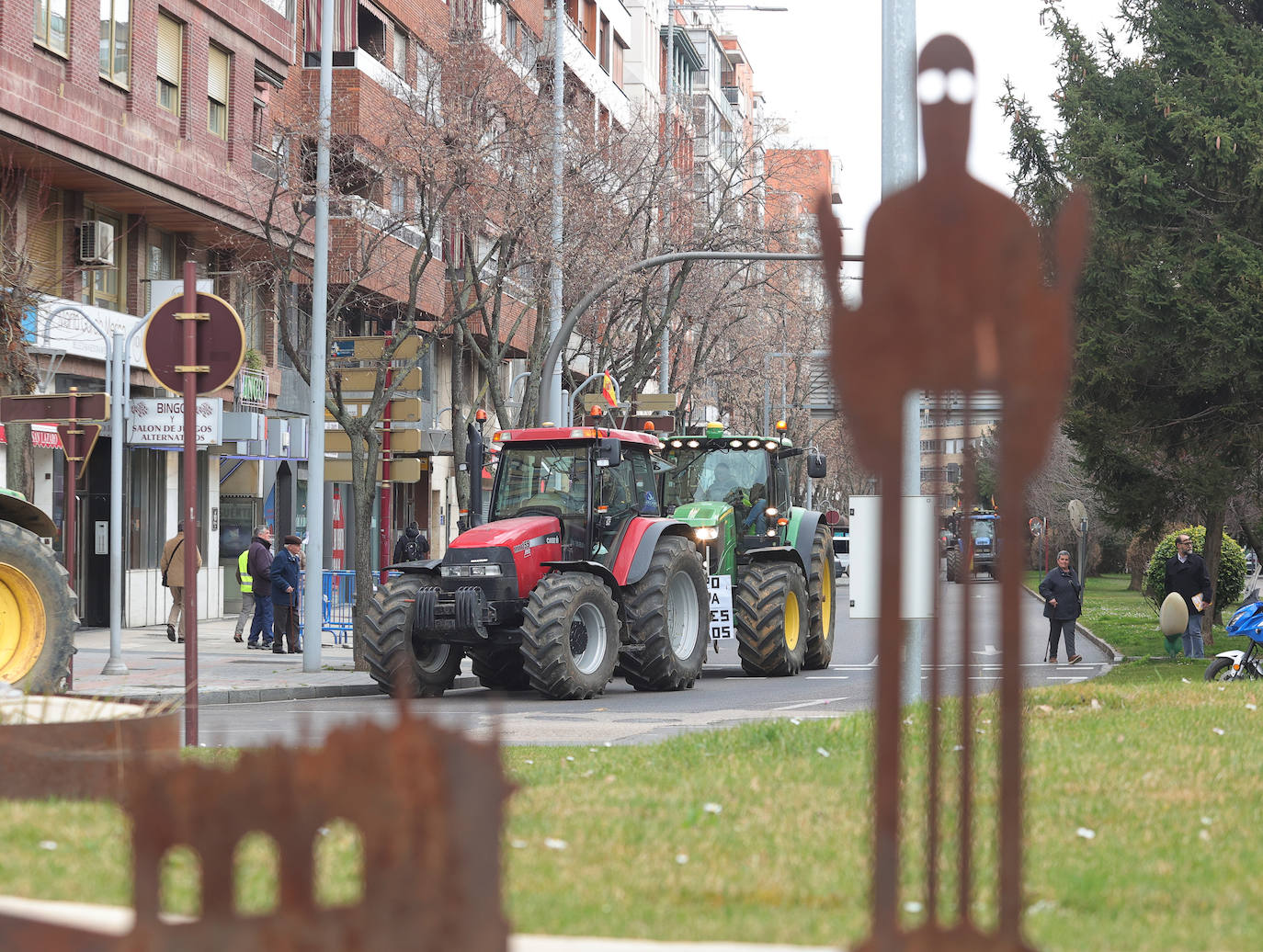 El centro de la ciudad de Palencia, tomado por los tractores