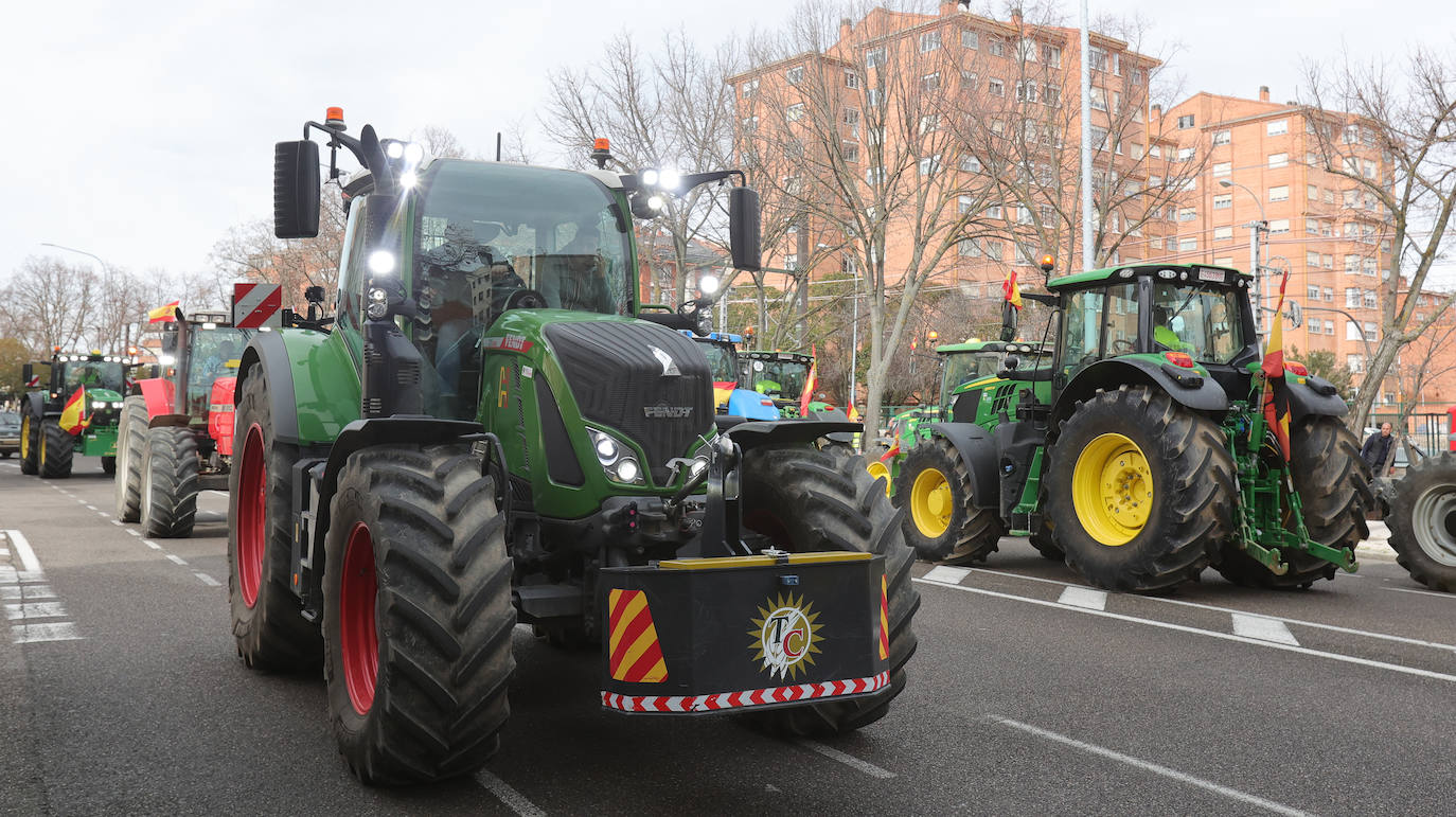 El centro de la ciudad de Palencia, tomado por los tractores