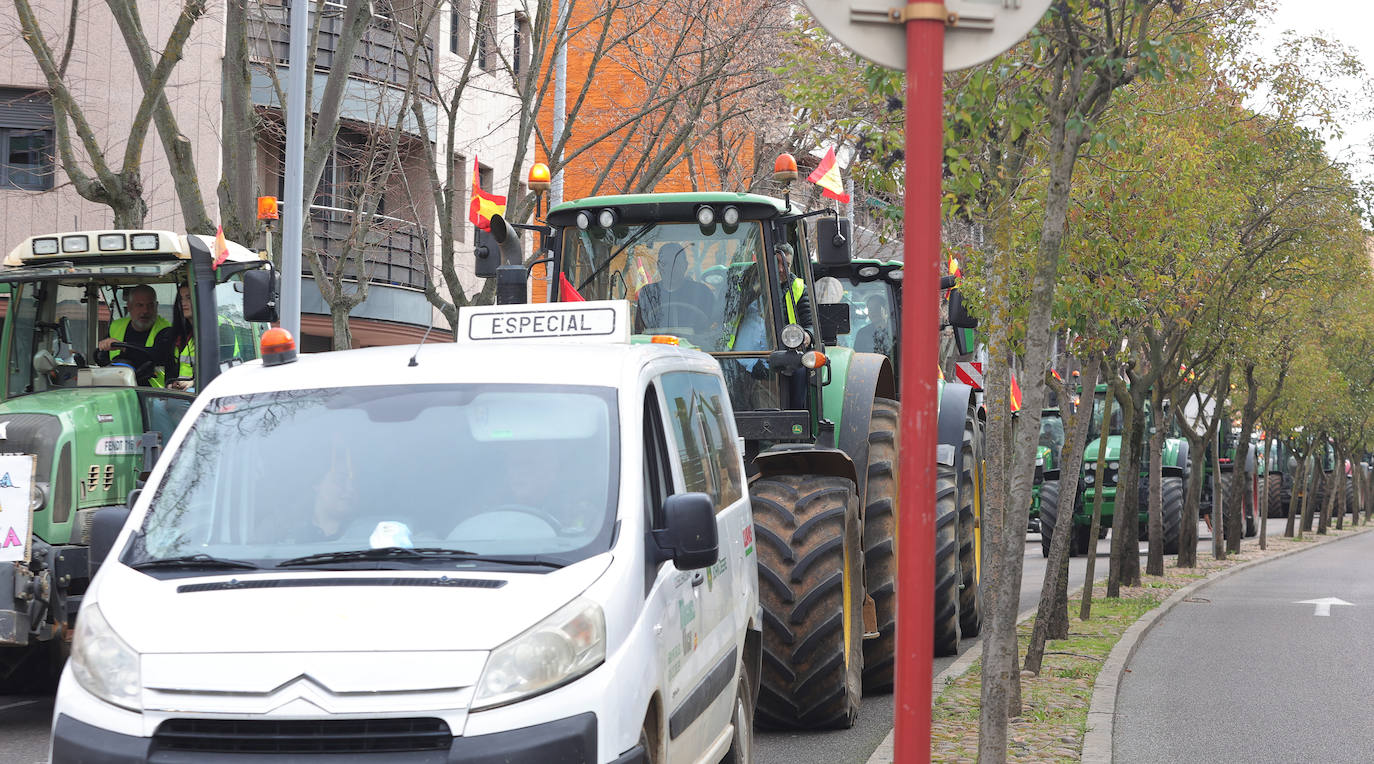 El centro de la ciudad de Palencia, tomado por los tractores