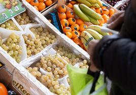 Productos de frutería en un mercado de Valladolid.