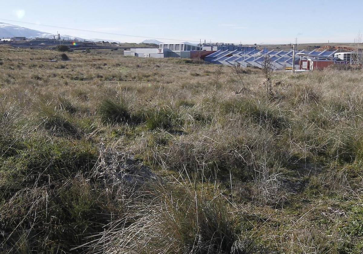 Terrenos del sector SG-20, junto a la AP-61, la circunvalación y el Luz de Castilla.