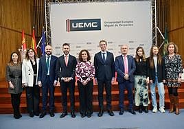 Pilar Castro Muniente, María Martín Hernández, Álvaro Muñoz Galindo, David García López (rector de la UEMC), Elena García Armada, Jesús Zarzuela Mateos consejero delegado de la UEMC), Alberto Cuadrado Toquero, Inés Muñoz Paredes y Alba Losada Riesco.