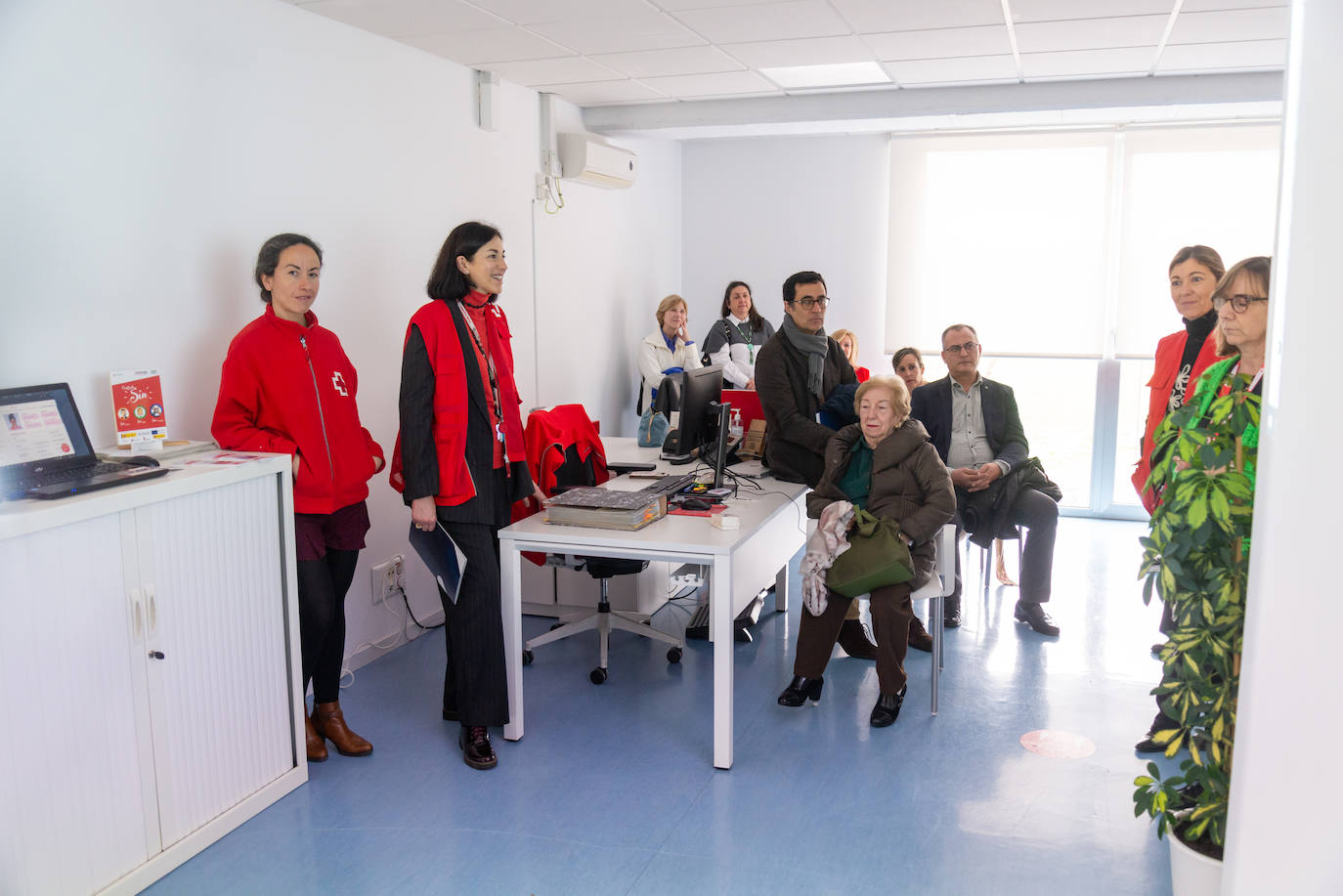 Cruz Roja muestra su trabajo y sus instalaciones a los palentinos