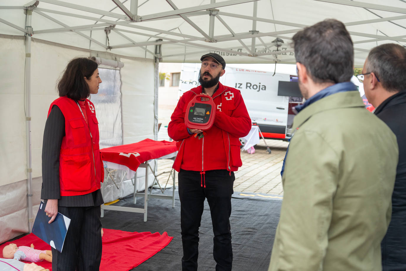 Cruz Roja muestra su trabajo y sus instalaciones a los palentinos