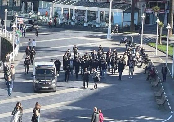 La Policía controla el entorno del Puerto Deportivo, donde había concentraciones de aficionados del Valladolid.