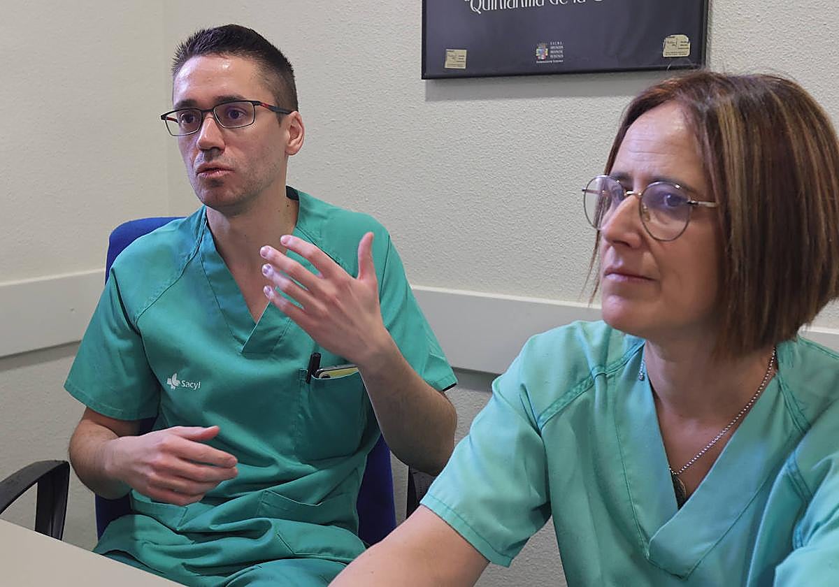 El coordinador Francisco José Manuel Merino, con la enfermera Marta Hernando.