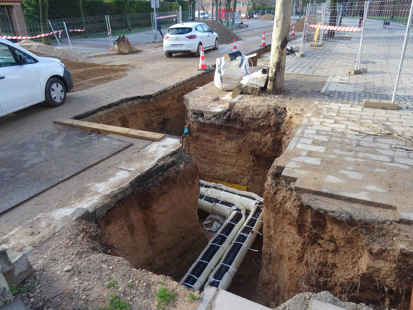 Las obras de la red de calor en Parquesol, en imágenes