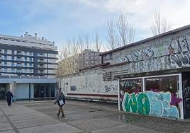 Entrada principal al auditorio del centro cívico de Parquesol.
