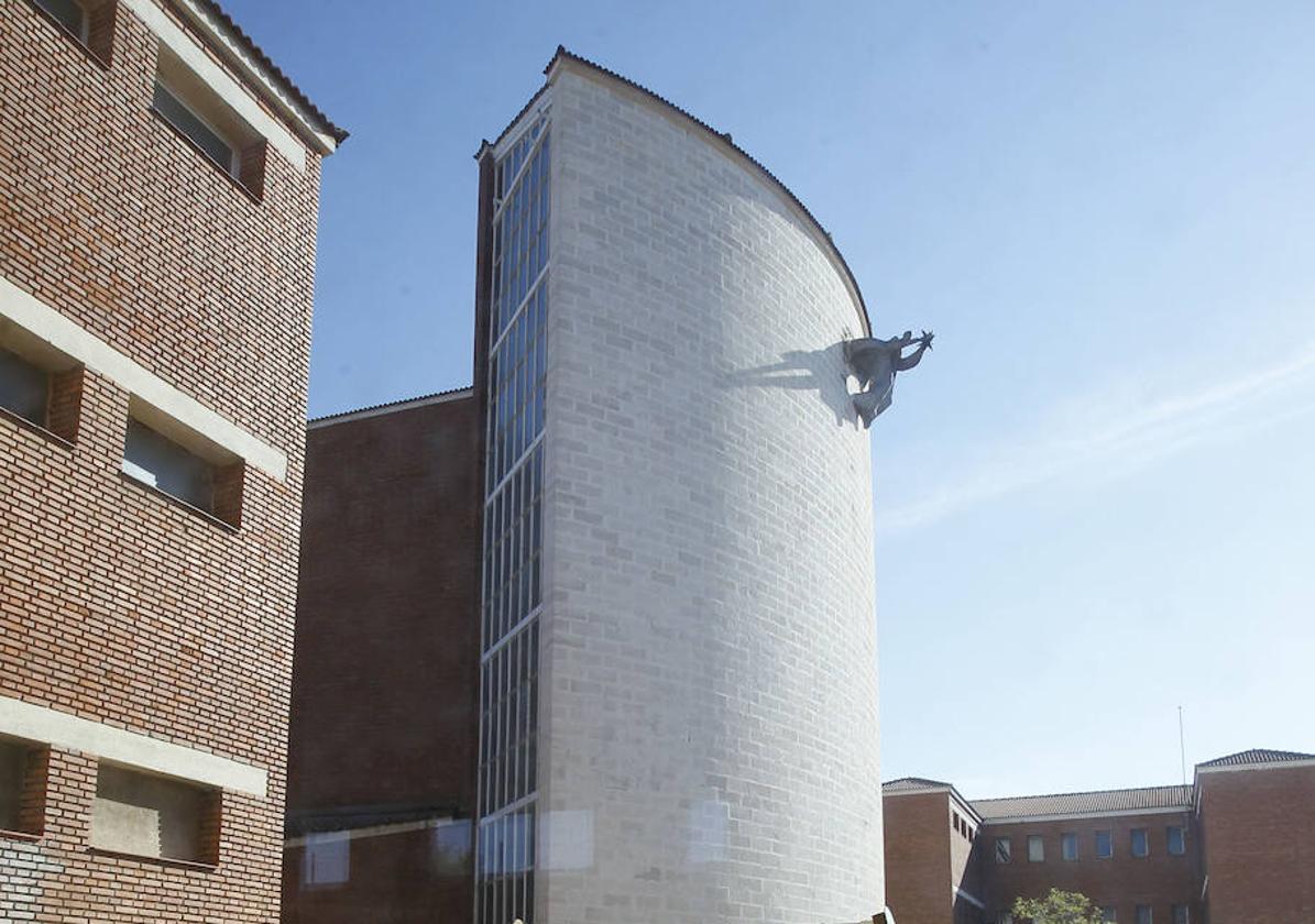 Colegio de los Dominicos en Valladolid, proyectado por Miguel Fisac en 1952.