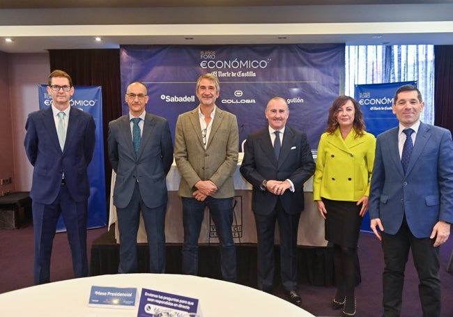 Jesús Vega, acompañado de organizadores y patrocinadores.