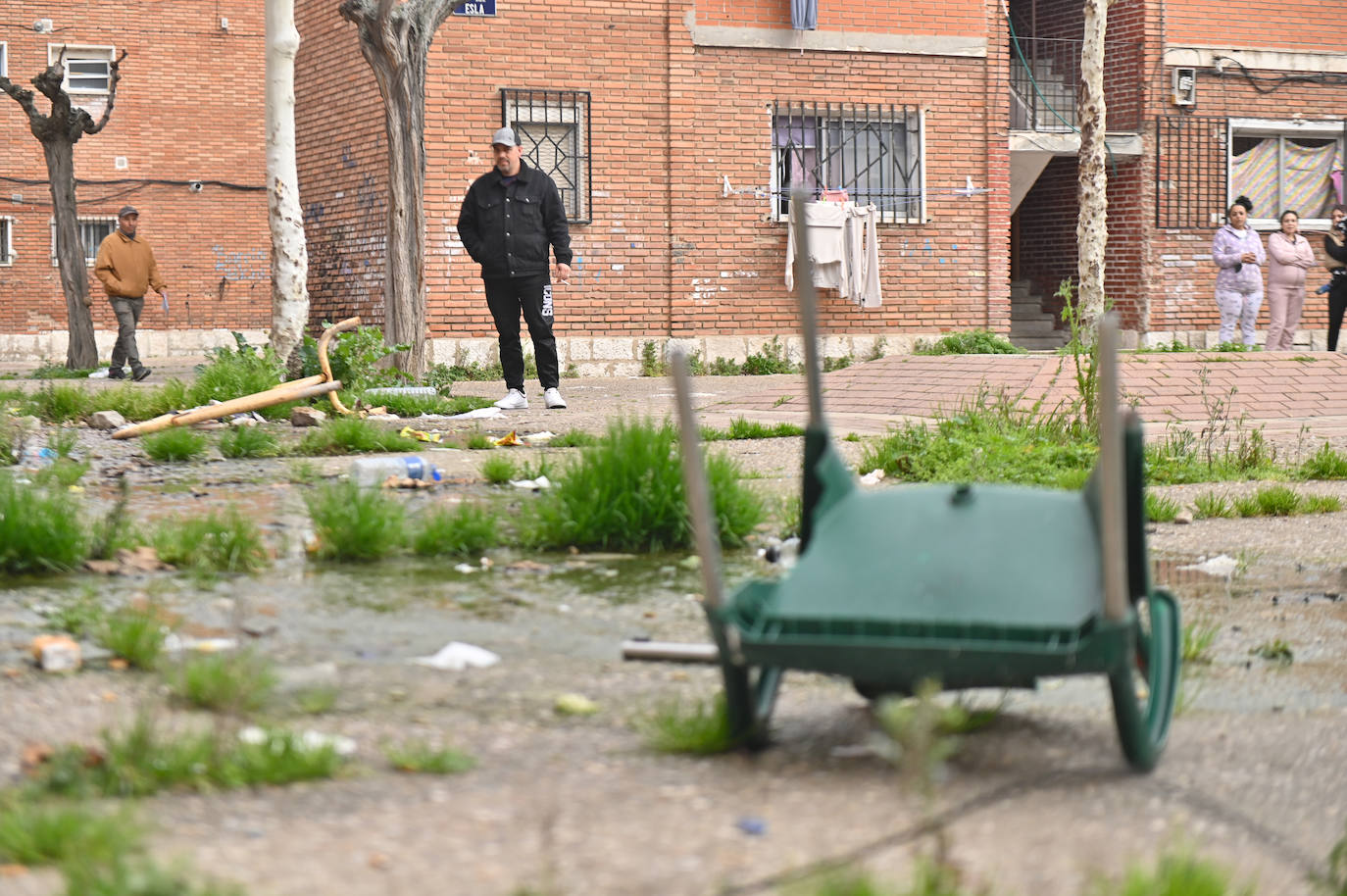 Las imágenes de las humedades y malas condiciones en el barrio de Las Viudas