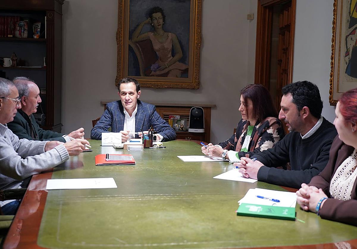 El presidente de la Diputación de Valladolid, Conrado Íscar, sigue manteniendo encuentros de trabajo con los alcaldes de la provincia de Valladolid