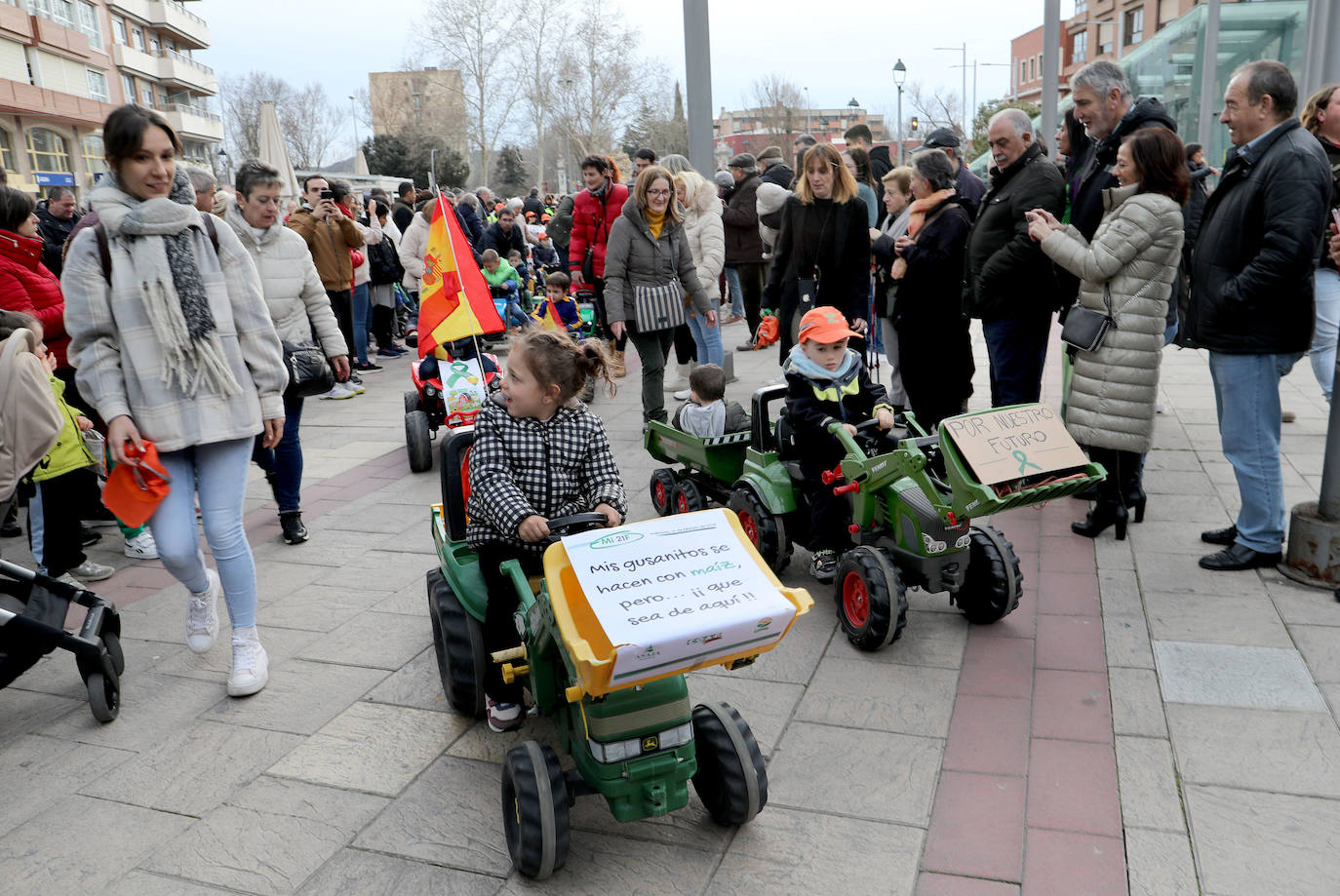 Los niños de Palencia defienden la agricultura y la ganadería