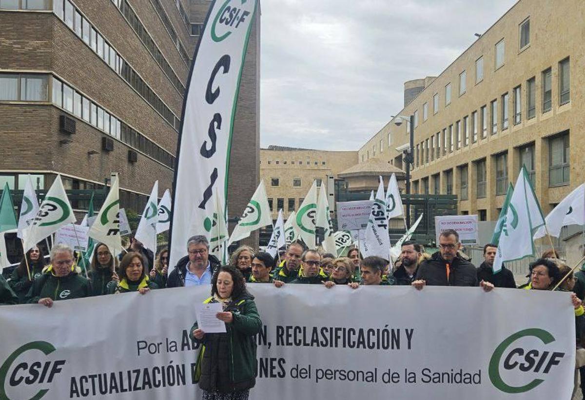 Concentración de CSIF este miércoles frente a la Delegación del Gobierno.