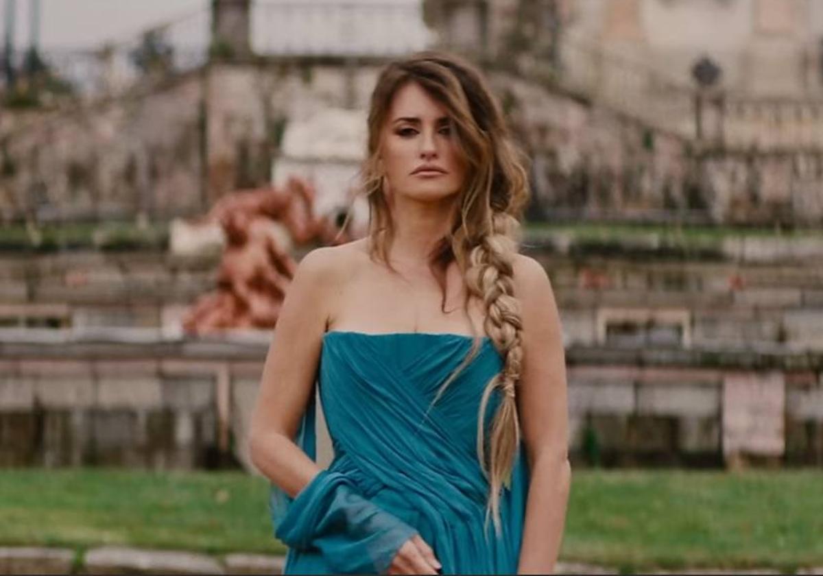 Penélope Cruz, durante el videoclip rodado en el Palacio Real de La Granja.