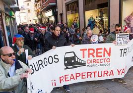 Protesta de los defensores de la reactivación de la línea ferroviaria de Burgos a Madrid.