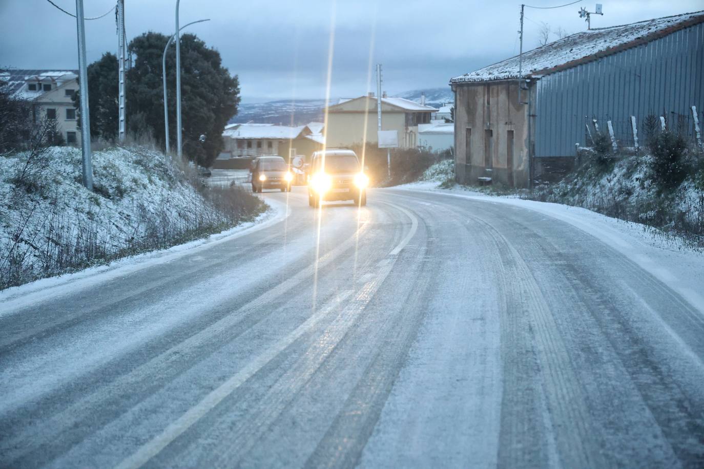 Carretera con nieve en una imagen de archivo.