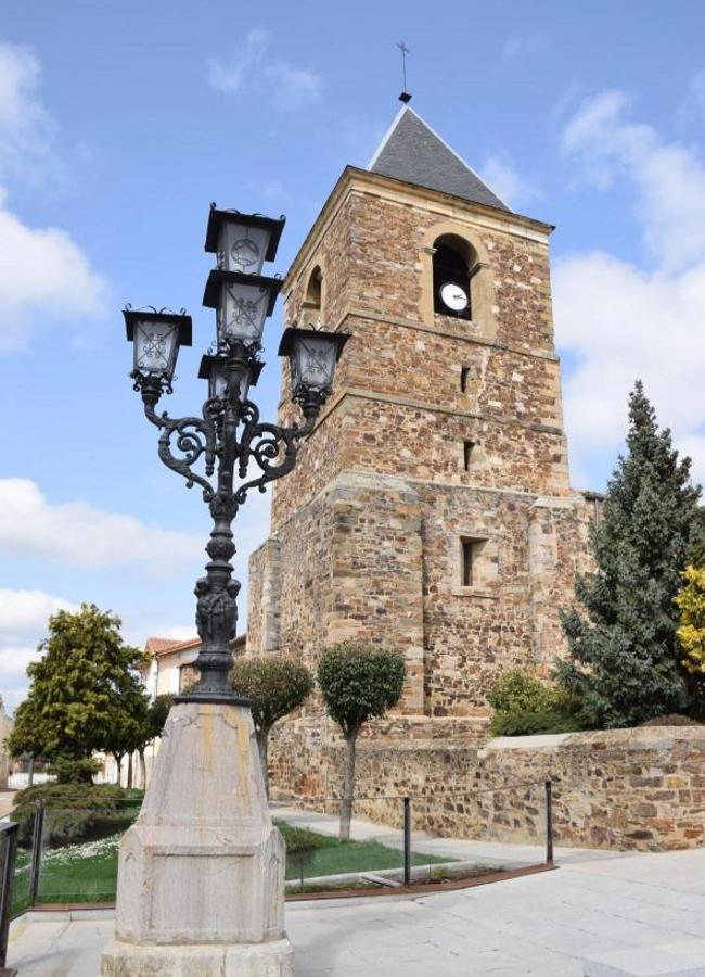 Farola en la plaza del Salvador de La Bañeza.