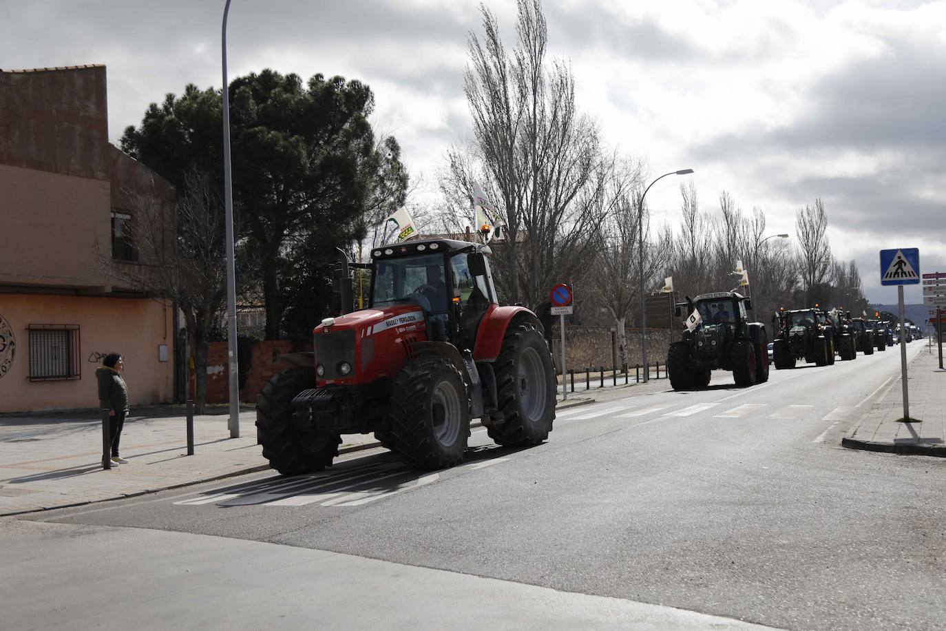 Así ha sido la llegada de los tractoristas a Peñafiel tras las protestas en Madrid