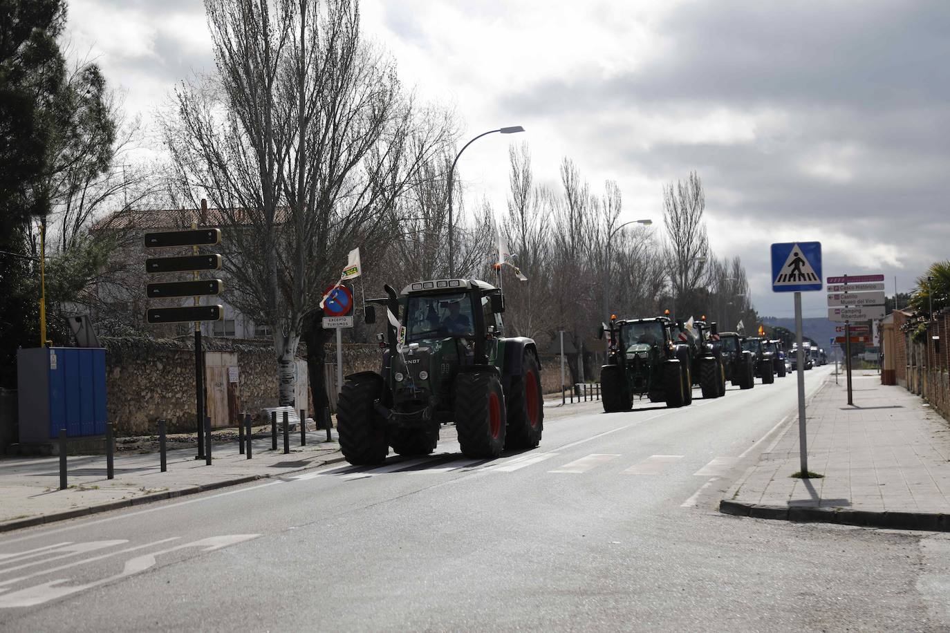 Así ha sido la llegada de los tractoristas a Peñafiel tras las protestas en Madrid