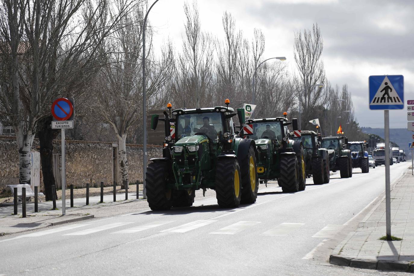 Así ha sido la llegada de los tractoristas a Peñafiel tras las protestas en Madrid