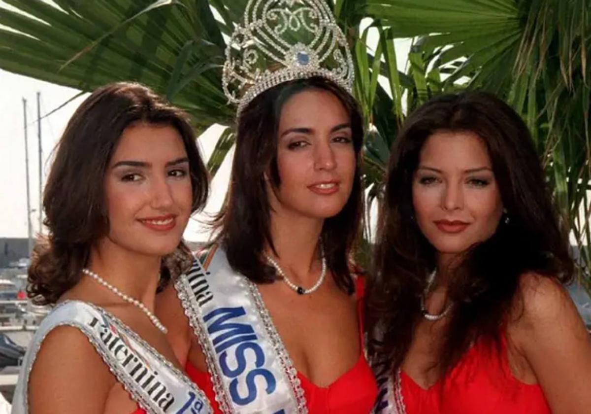 María José Besora posa con sus damas de honor, Rocío Jiménez y María José Fonseca, en el año 1998.