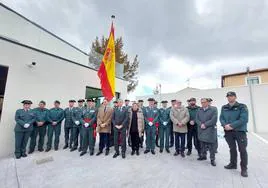 Foto de familia de la inauguración del Cuartel de la Guardia Civil en la localidad soriana de San Esteban de Gormaz.