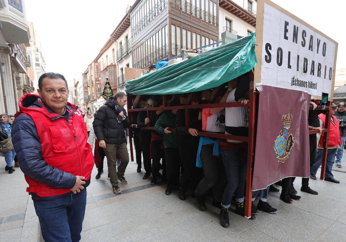 El desfile, en el recorrido por la Calle Mayor.