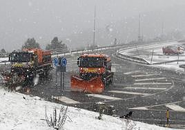 Imagen de archivo de una carretera nevada