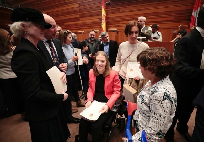 Marta Fernández, en el centro, fue la encargada de dar voz a los deportistas paralímpicos.