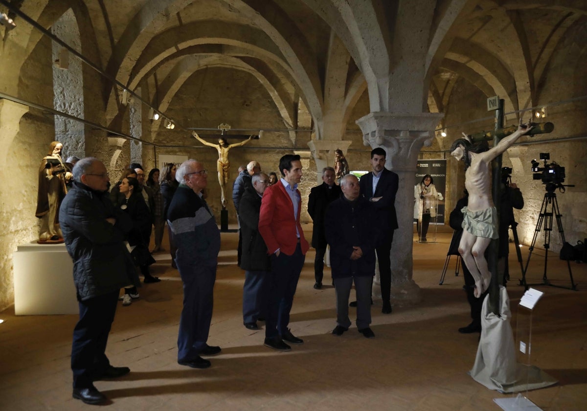 Asistentes al acto de entrega de las tallas restauradas en los talleres de la sede de Las Edades del Hombre, en el Monasterio de Santa María de Valbuena, San Bernardo.