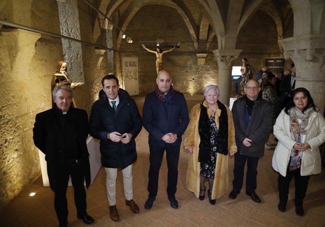 (de izquierda a derecha) Jesús Fernández, vicario general de la archidiócesis de Valladolid; Conrado Íscar, presidente de la Diputación; Julio César García, gerente de Las Edades del Hombre; Eleazar Moro, alcaldesa de Valbuena; y Silvia Lorenzo, directora del taller de restauración).