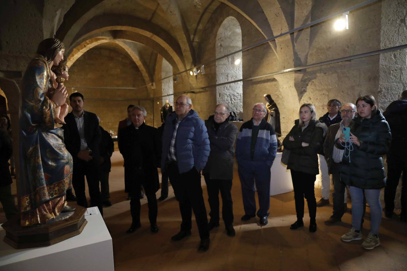 Acto de entrega de las tallas restauradas.