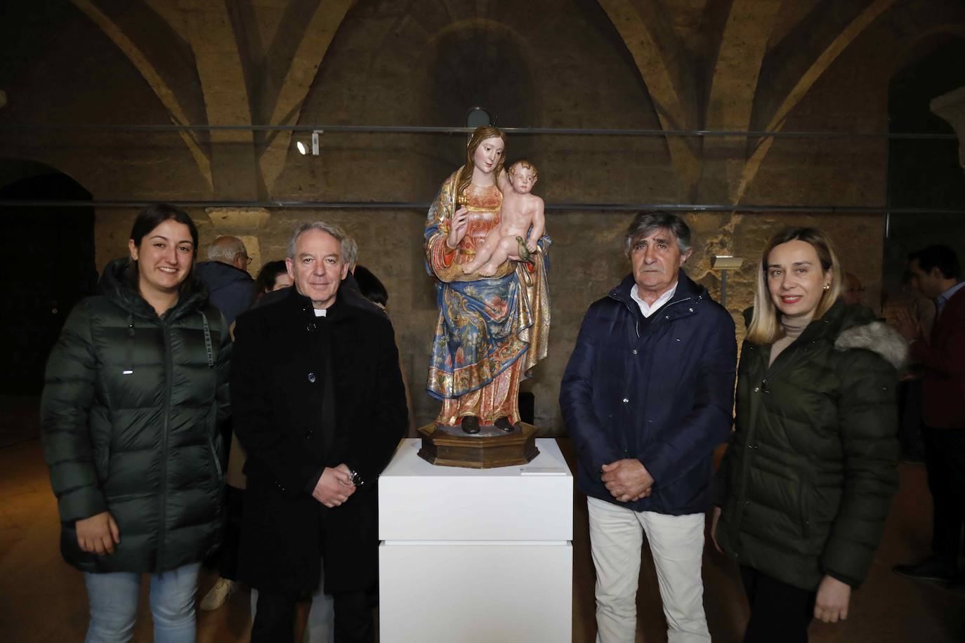 Acto de entrega de las tallas restauradas.