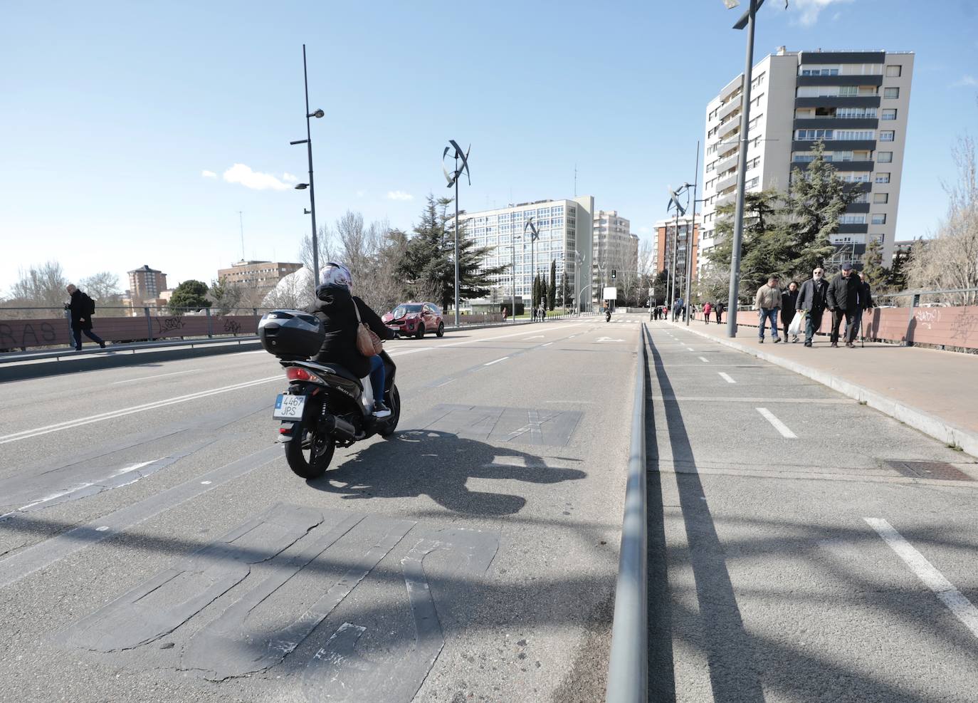 Cambios en los carriles del puente de Isabel la Católica