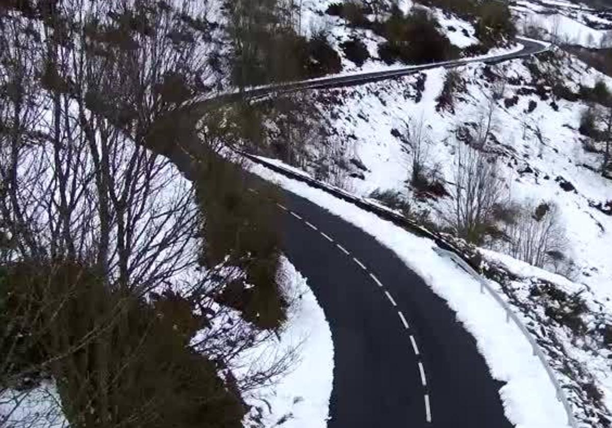 Aspecto de la N-6 en la provincia de León este miércoles por la mañana.