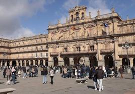 La Plaza Mayor de Salamanca, llena de turistas.