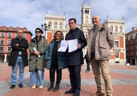 Luis Vélez, Rafi Romero, Charo Chávez, Pedro Herrero y Alberto Palomino, con la solicitud de Pleno extraordinario registrada hoy.