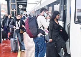 Usuarios de Renfe en una imagen de archivo.