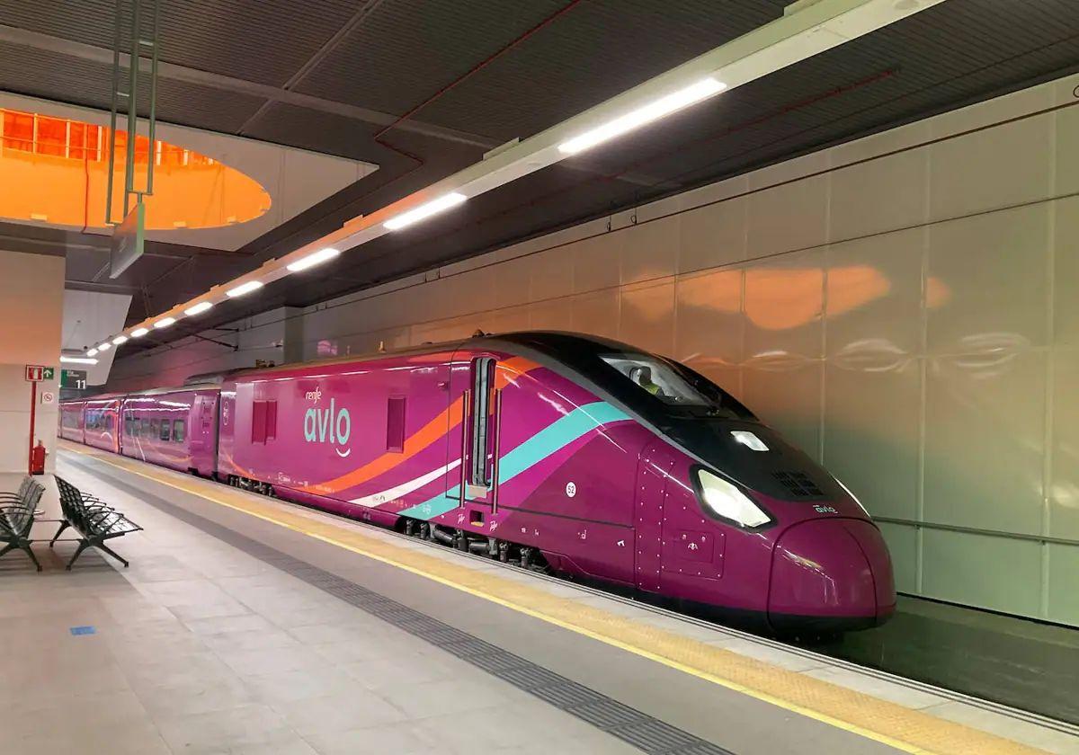 El modelo Avril, en la versión que Renfe explotará como AVLO, en León.