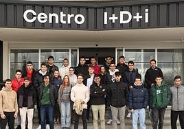 Estudiantes de Valladolid y León, en el centro vallisoletano de I+D+i de Renault.