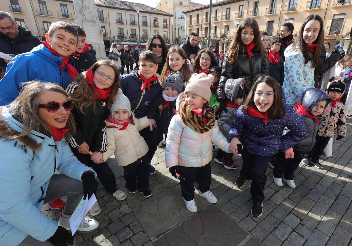 Participantes en el evento en la Plaza Mayor.