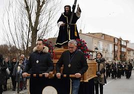 Momento del traslado de la imagen del Nazareno.