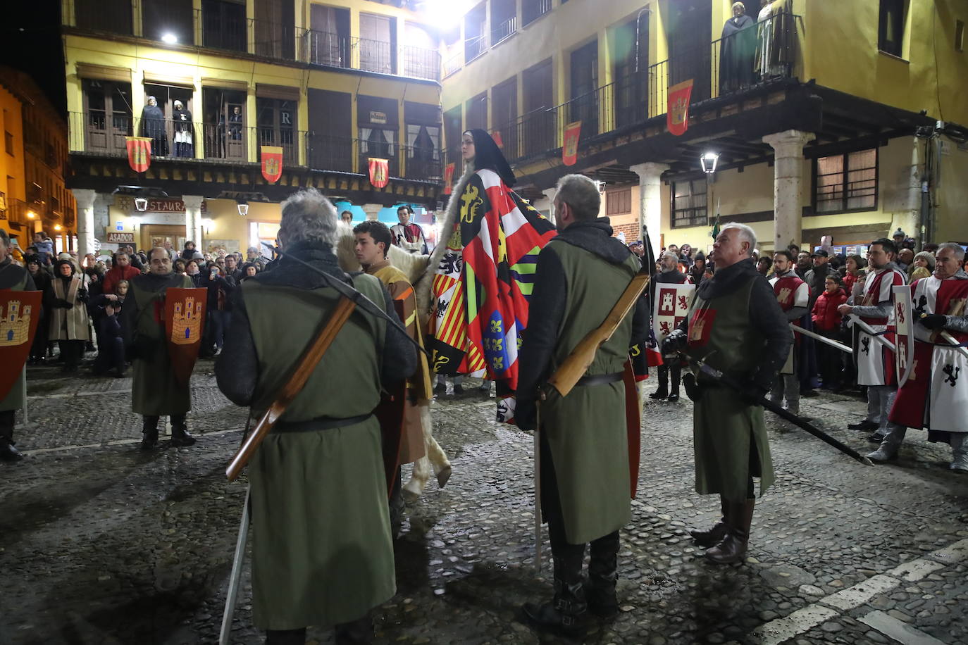 Las calles de Tordesillas rinden pleitesía a la reina Juana de Castilla