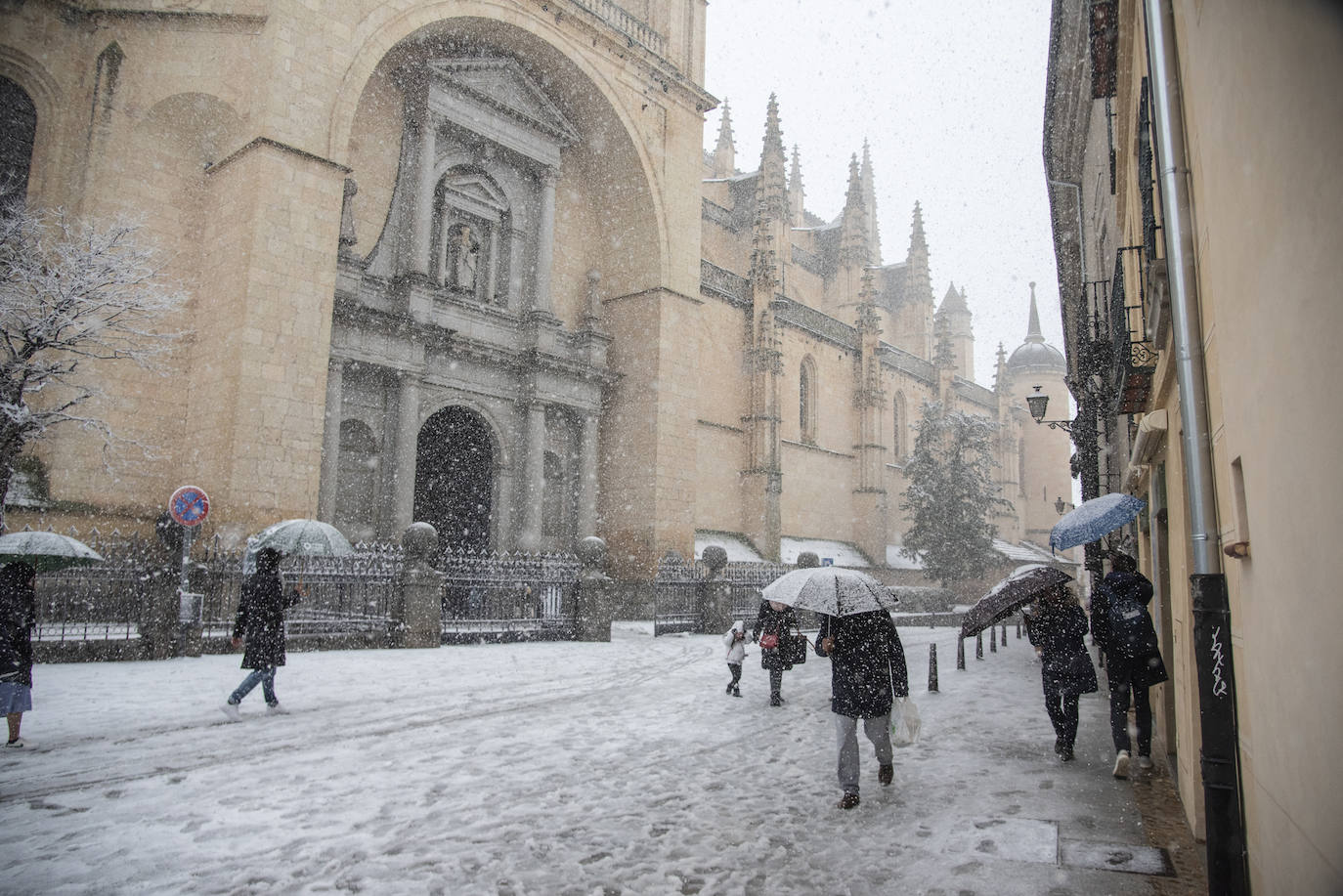 La nevada en Segovia capital, en imágenes