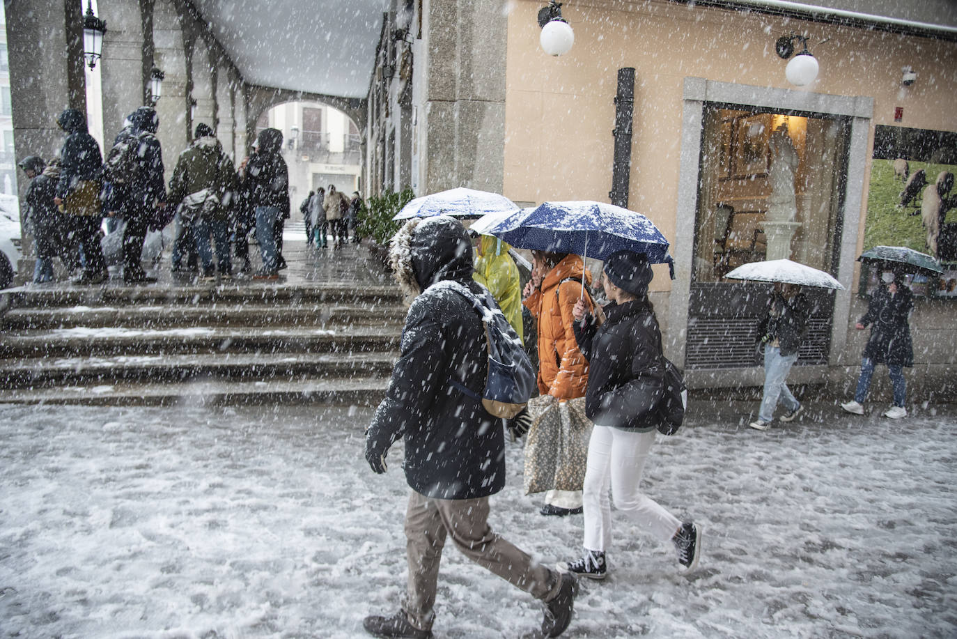 La nevada en Segovia capital, en imágenes